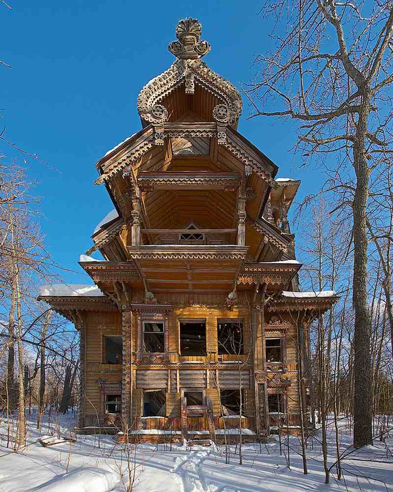 Casă-din-lemn-abandonată-Rusia.