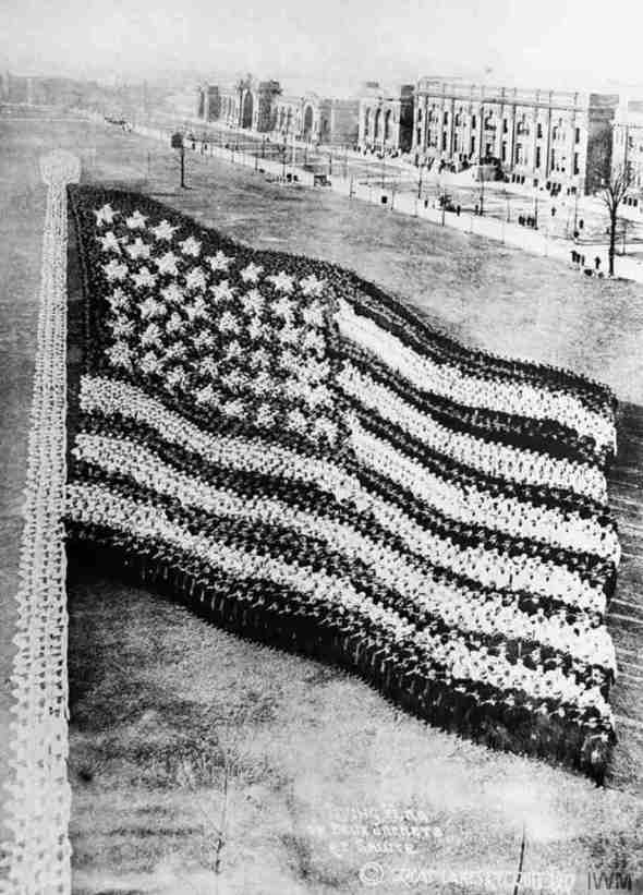 Steagul format din 10.000 de soldați, 1917
