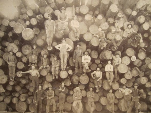 Tăietori de lemne, 1900